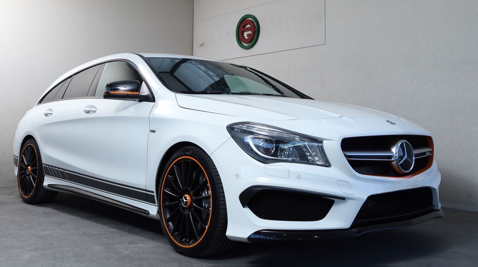 Mercedes-Benz CLA 45 AMG Shooting Brake CLA 45 AMG 4Matic Oran foto 30