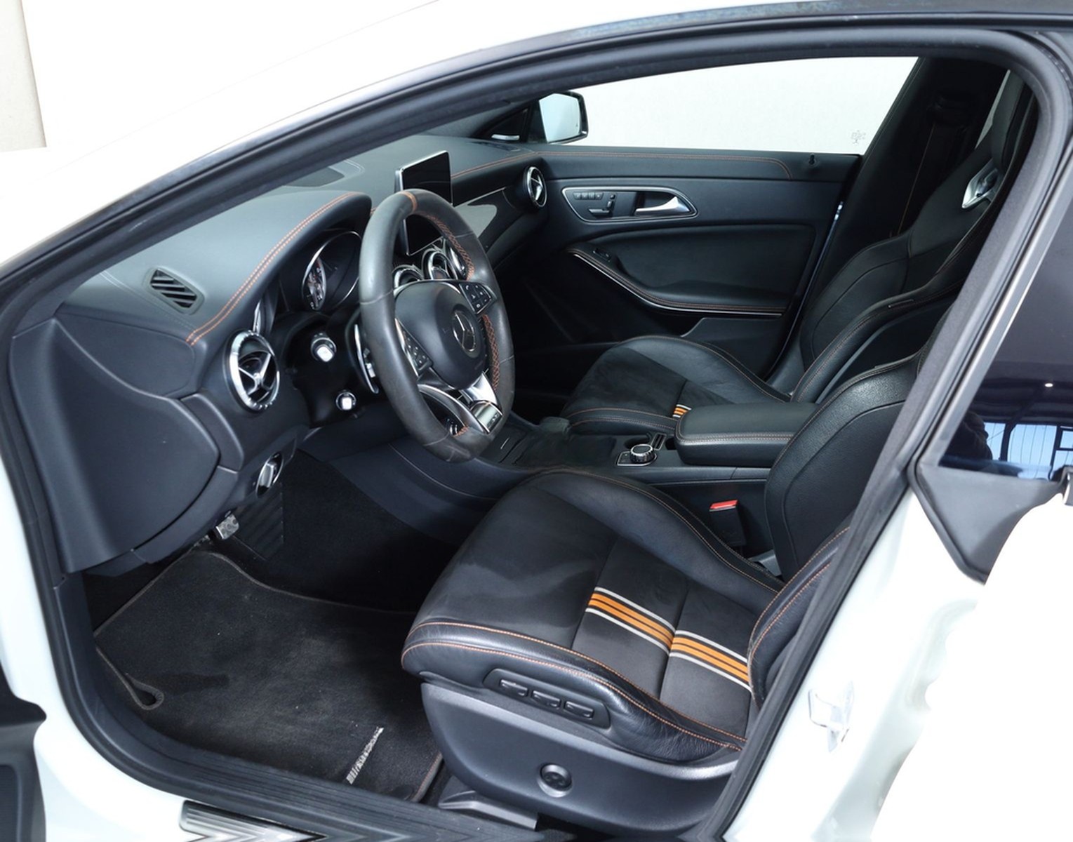 Mercedes-Benz CLA 45 AMG Shooting Brake CLA 45 AMG 4Matic Oran foto 7