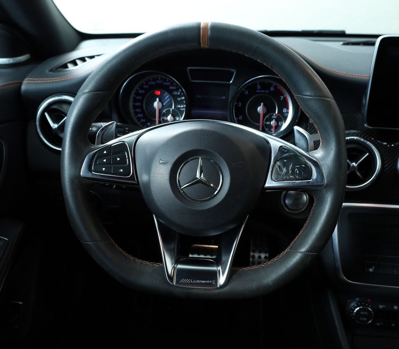 Mercedes-Benz CLA 45 AMG Shooting Brake CLA 45 AMG 4Matic Oran foto 8