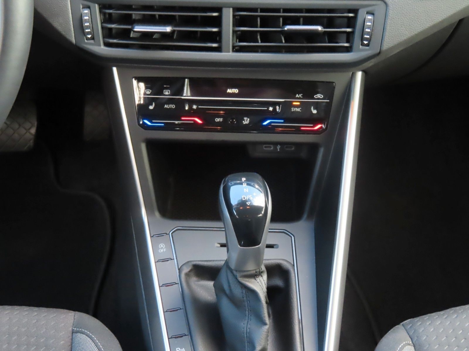 Volkswagen Polo VI Life "Automatik-Grau-Met. sehr gepflegt" foto 14