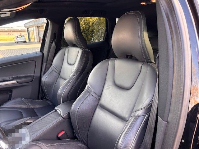 Volvo XC60 Momentum AWD-R-DESIGN foto 17