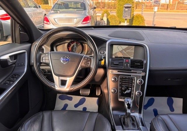 Volvo XC60 Momentum AWD-R-DESIGN foto 18