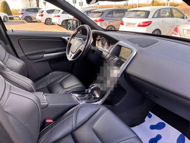 Volvo XC60 Momentum AWD-R-DESIGN foto 19