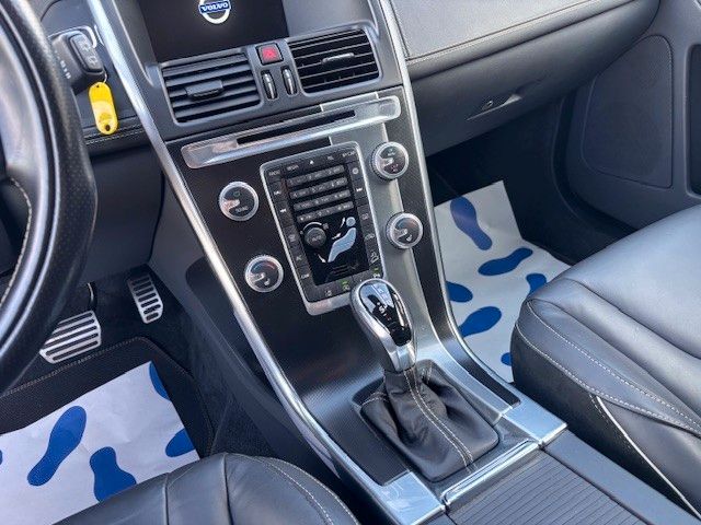 Volvo XC60 Momentum AWD-R-DESIGN foto 22