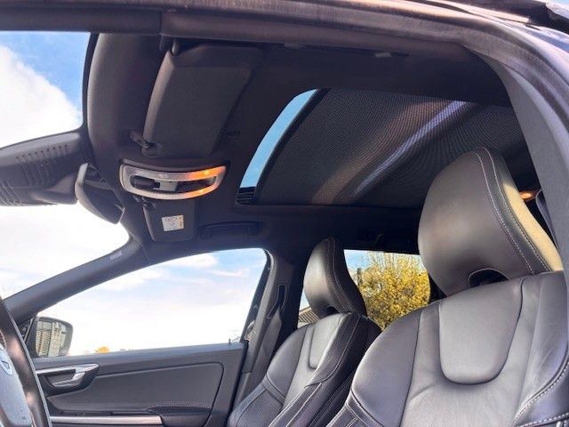 Volvo XC60 Momentum AWD-R-DESIGN foto 24