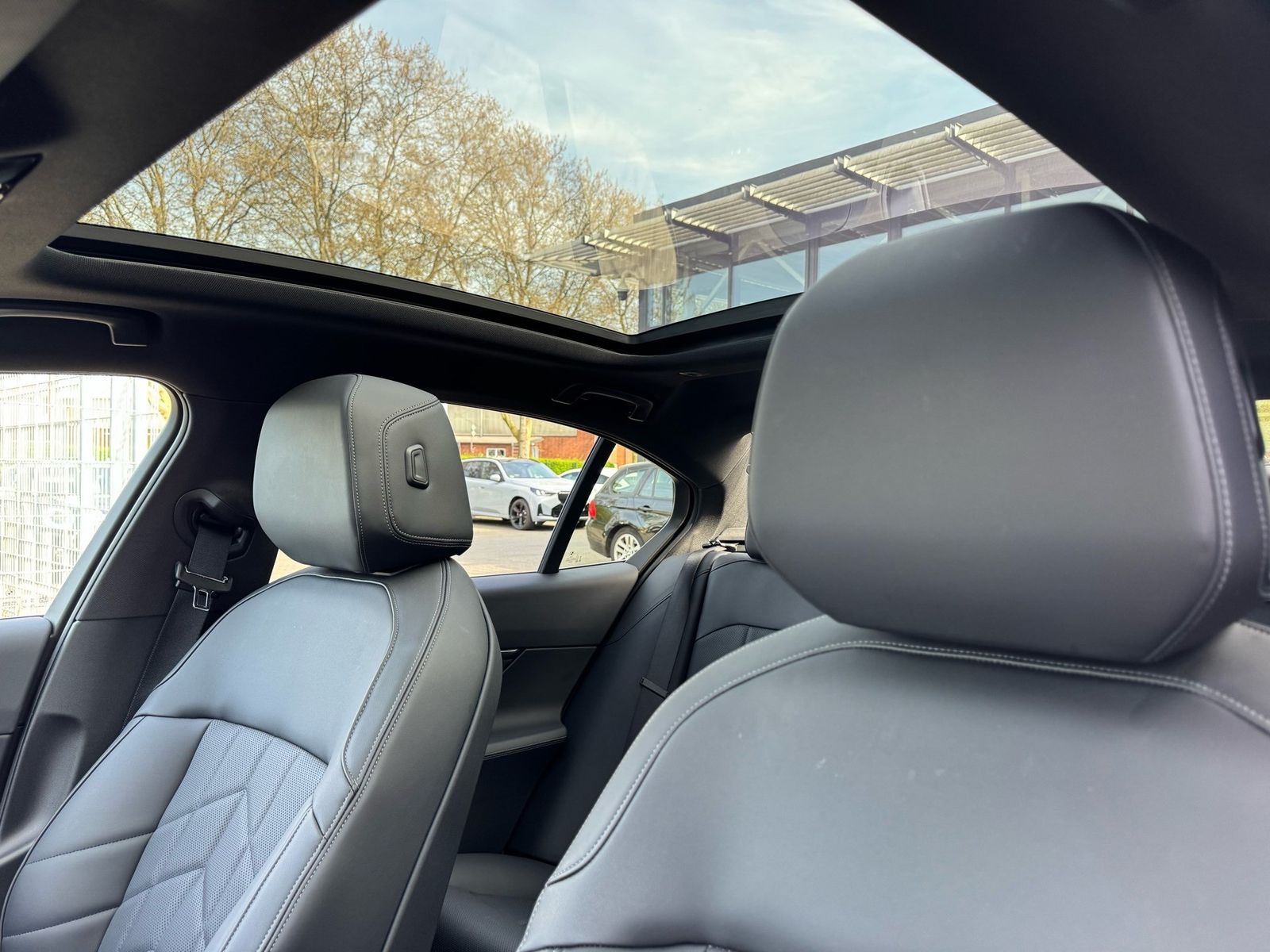BMW 520d xDrive Limo M Sport PANO h&k DA+ PA+ St-Hzg foto 17