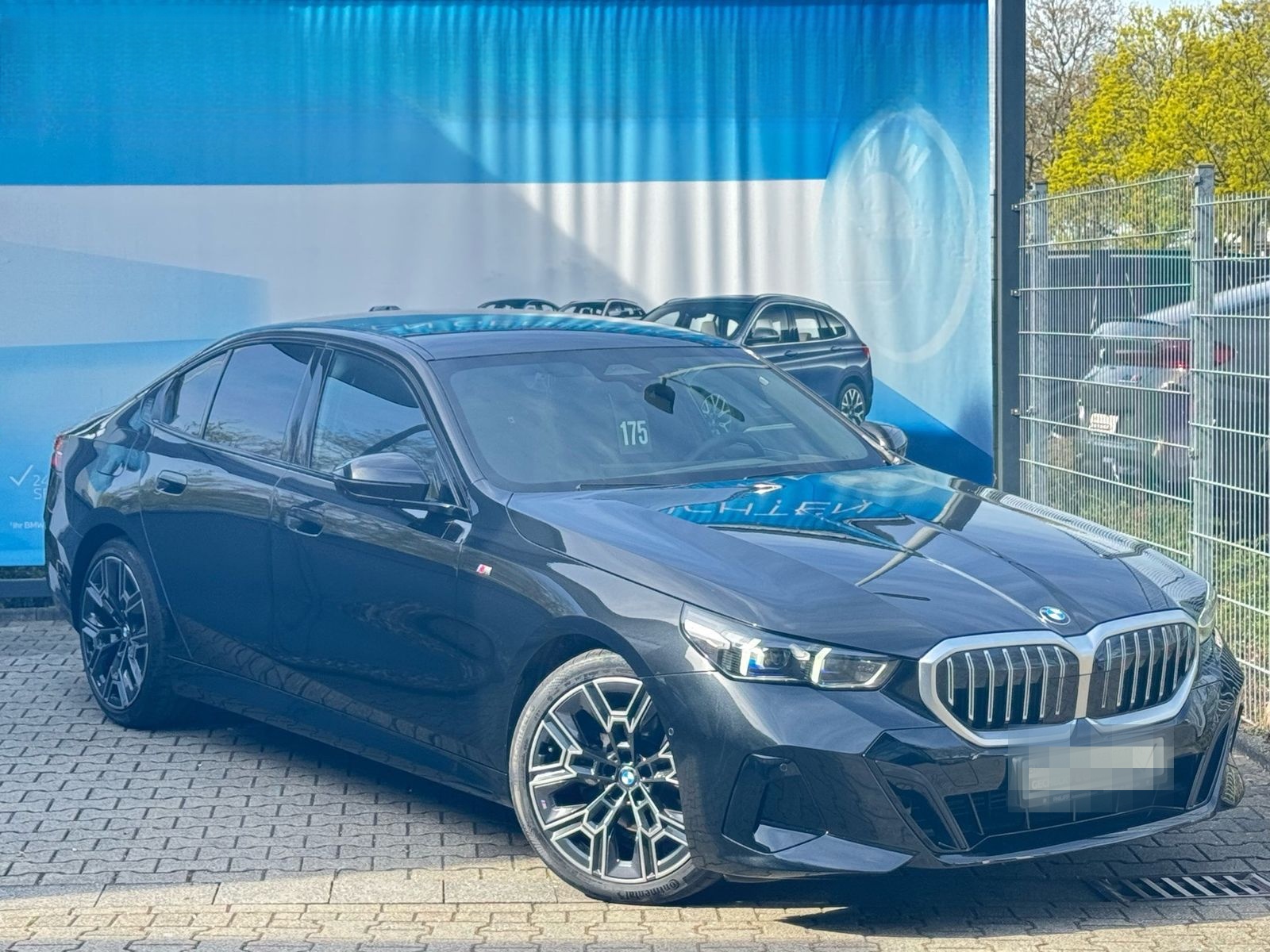 BMW 520d xDrive Limo M Sport PANO h&k DA+ PA+ St-Hzg foto 20