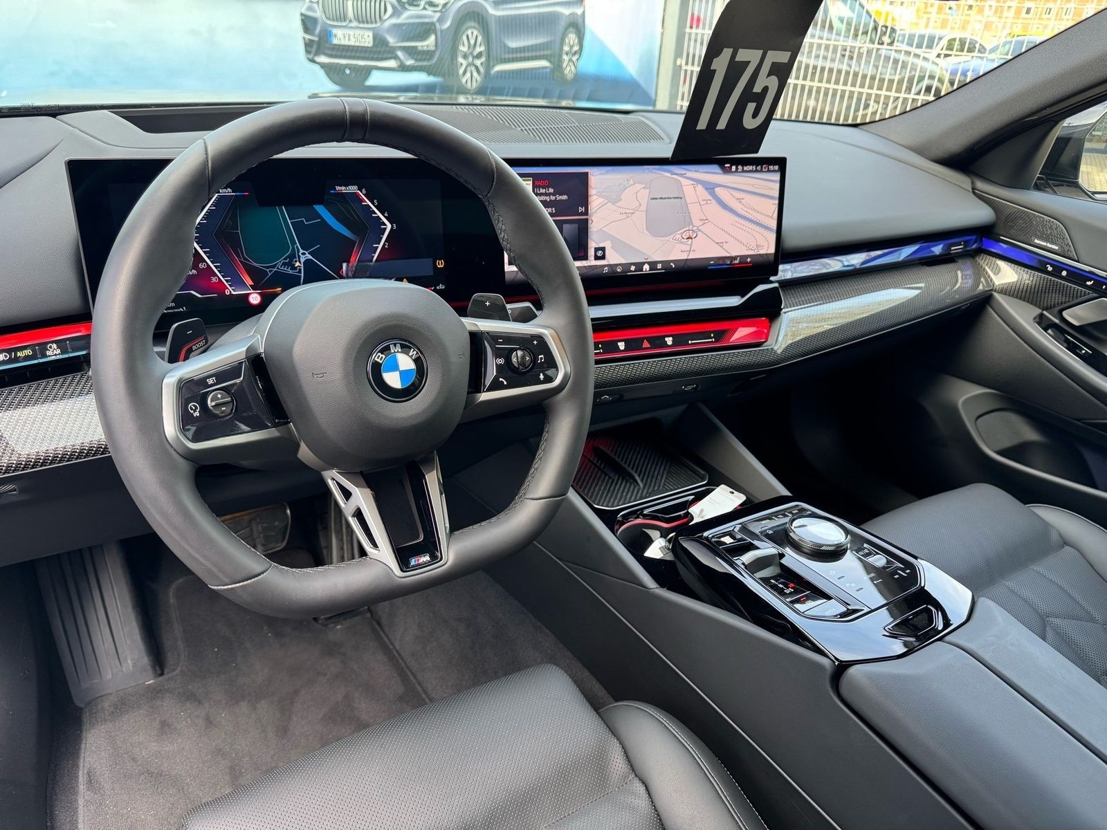 BMW 520d xDrive Limo M Sport PANO h&k DA+ PA+ St-Hzg foto 4