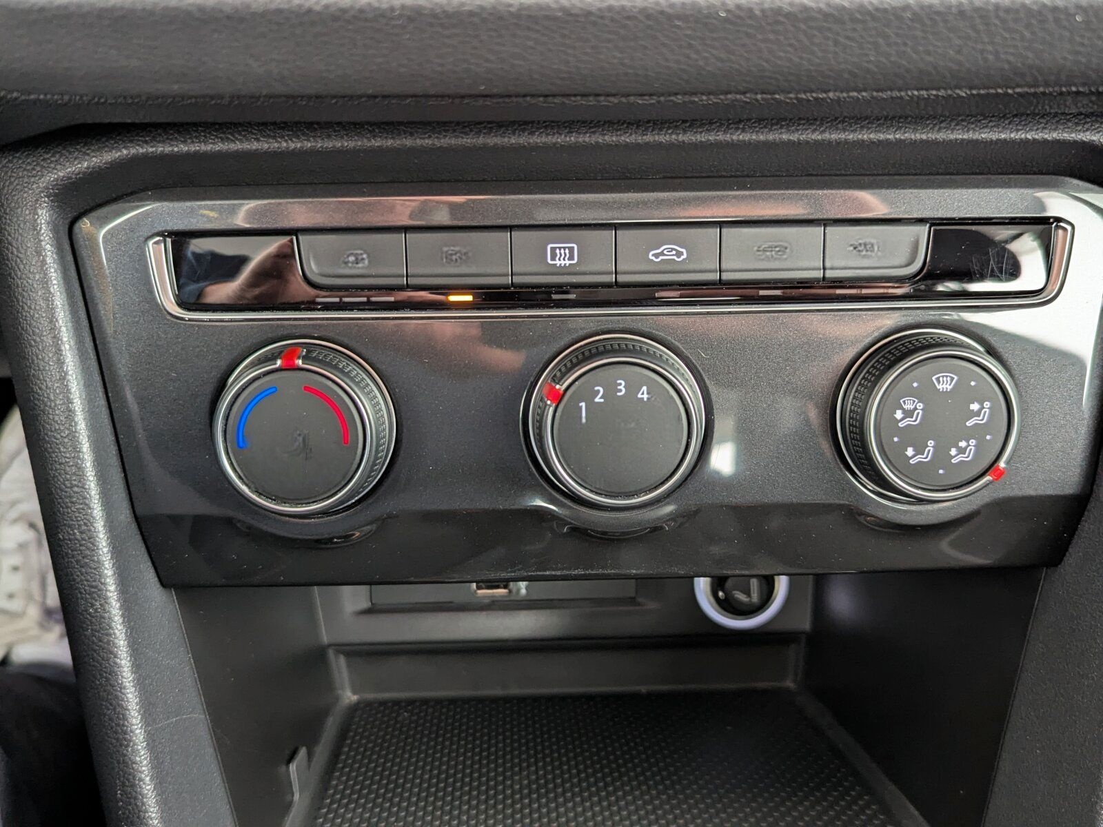 Volkswagen Tiguan 1.5 TSI Comfortline AHK+SHZ+RFK+BLUETOOTH foto 22