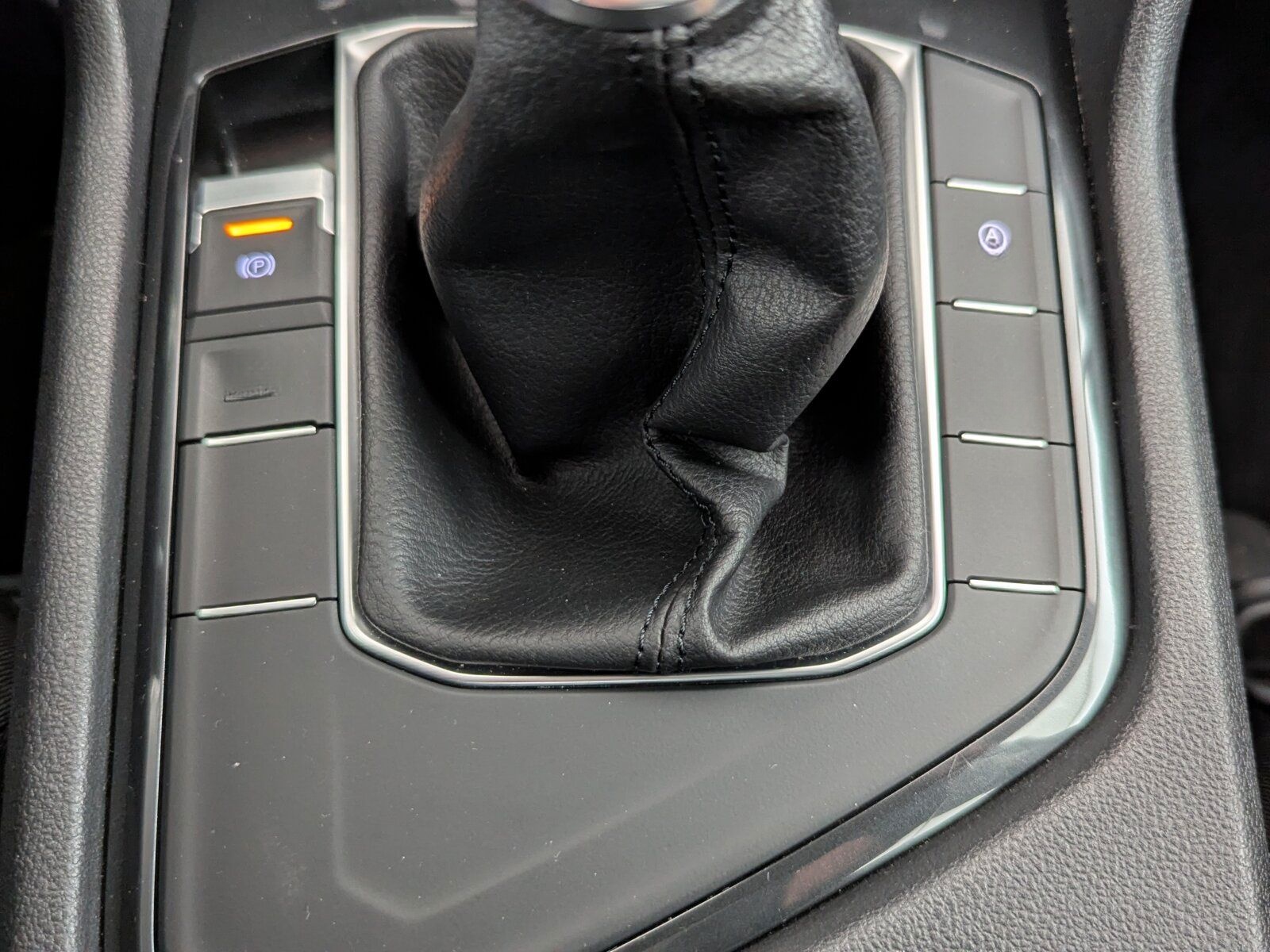 Volkswagen Tiguan 1.5 TSI Comfortline AHK+SHZ+RFK+BLUETOOTH foto 24