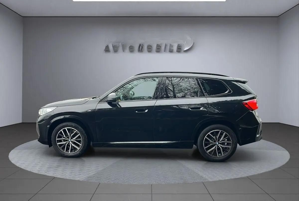 BMW X1 sDrive18i | M-SPORT | AHK | Pano foto 2