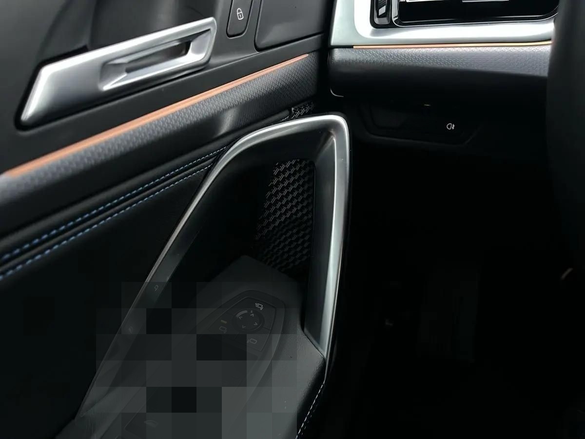 BMW X1 sDrive18i | M-SPORT | AHK | Pano foto 16
