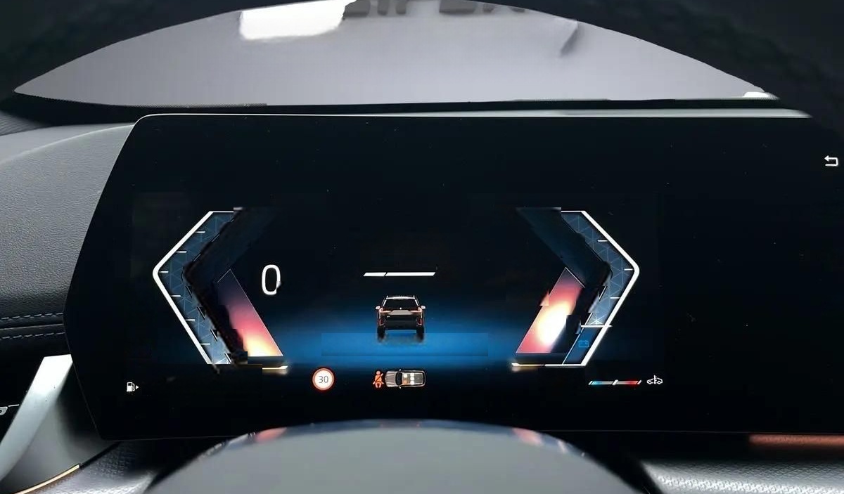 BMW X1 sDrive18i | M-SPORT | AHK | Pano foto 17