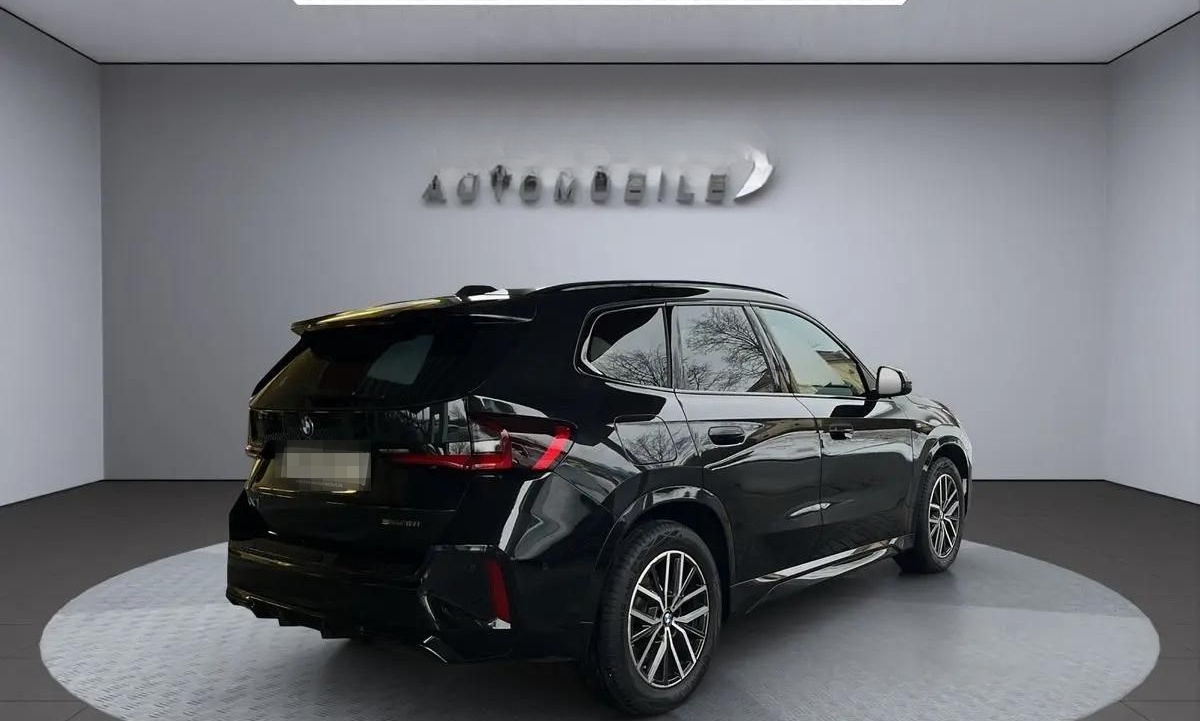 BMW X1 sDrive18i | M-SPORT | AHK | Pano foto 5