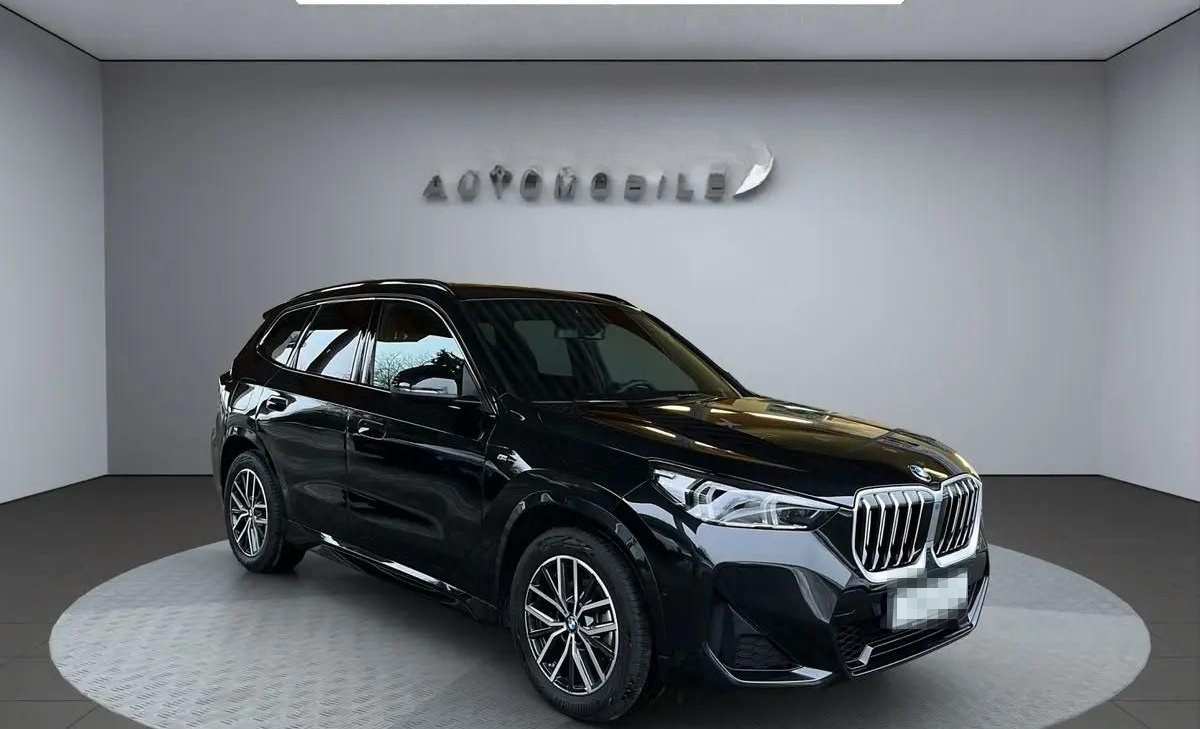BMW X1 sDrive18i | M-SPORT | AHK | Pano foto 7