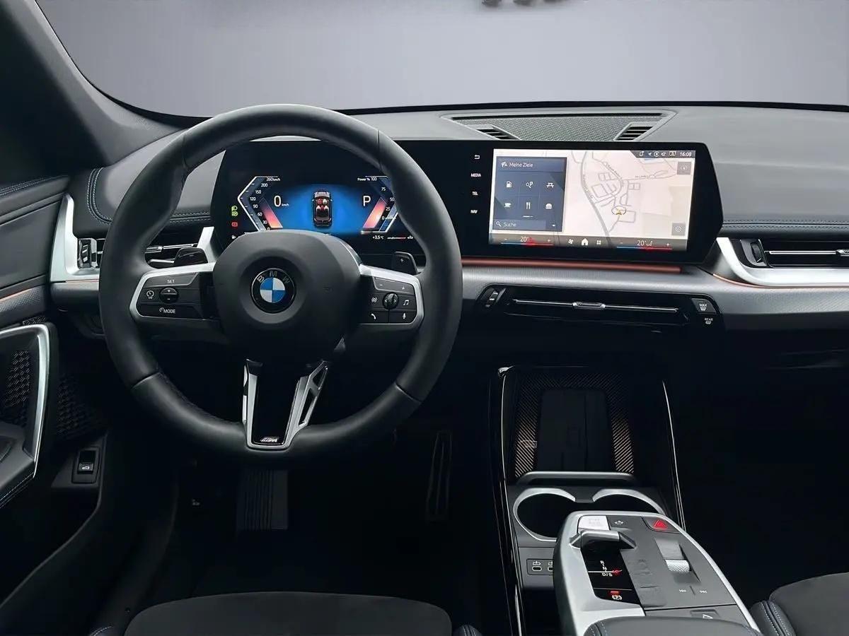 BMW X1 sDrive18i | M-SPORT | AHK | Pano foto 10