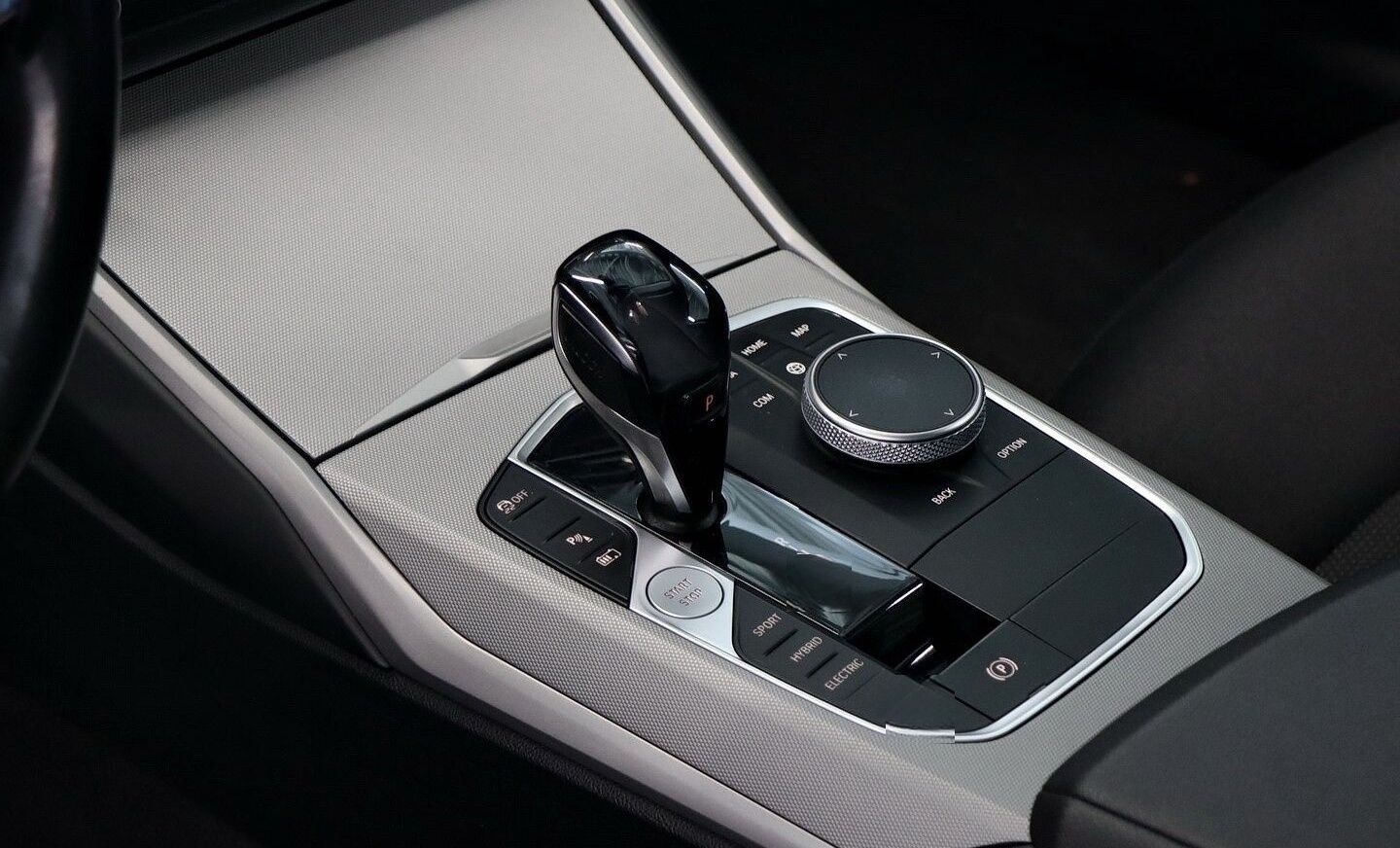 BMW 330e Touring Anhängekupplung foto 14