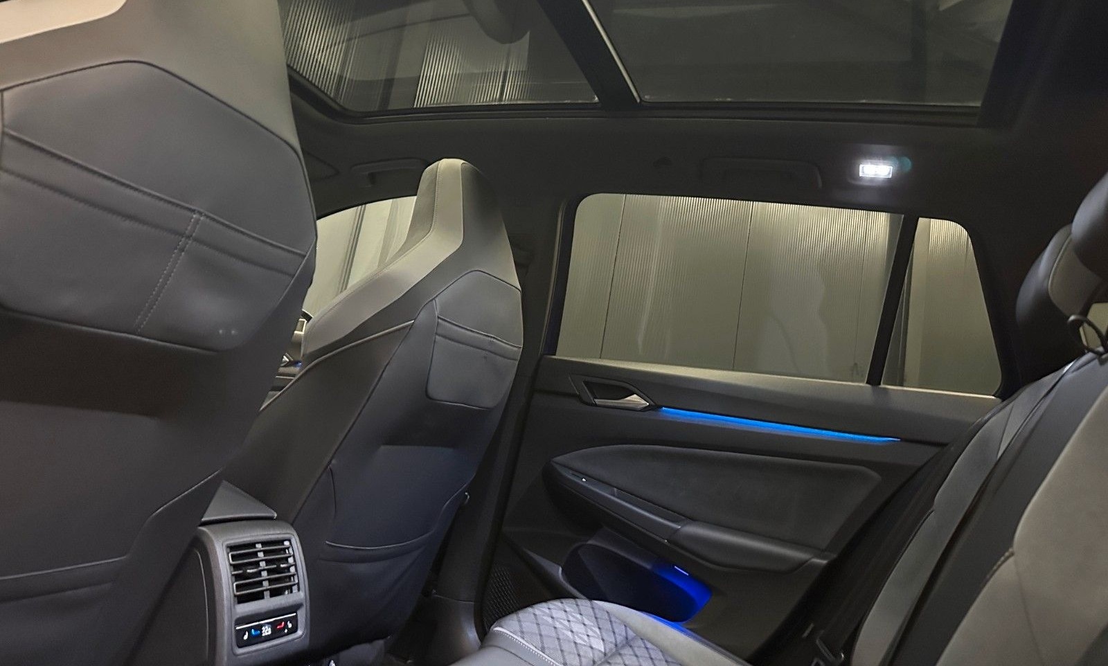 Volkswagen Golf Variant R-Line 4Motion*PANORAMA*AHK*Standhz foto 10
