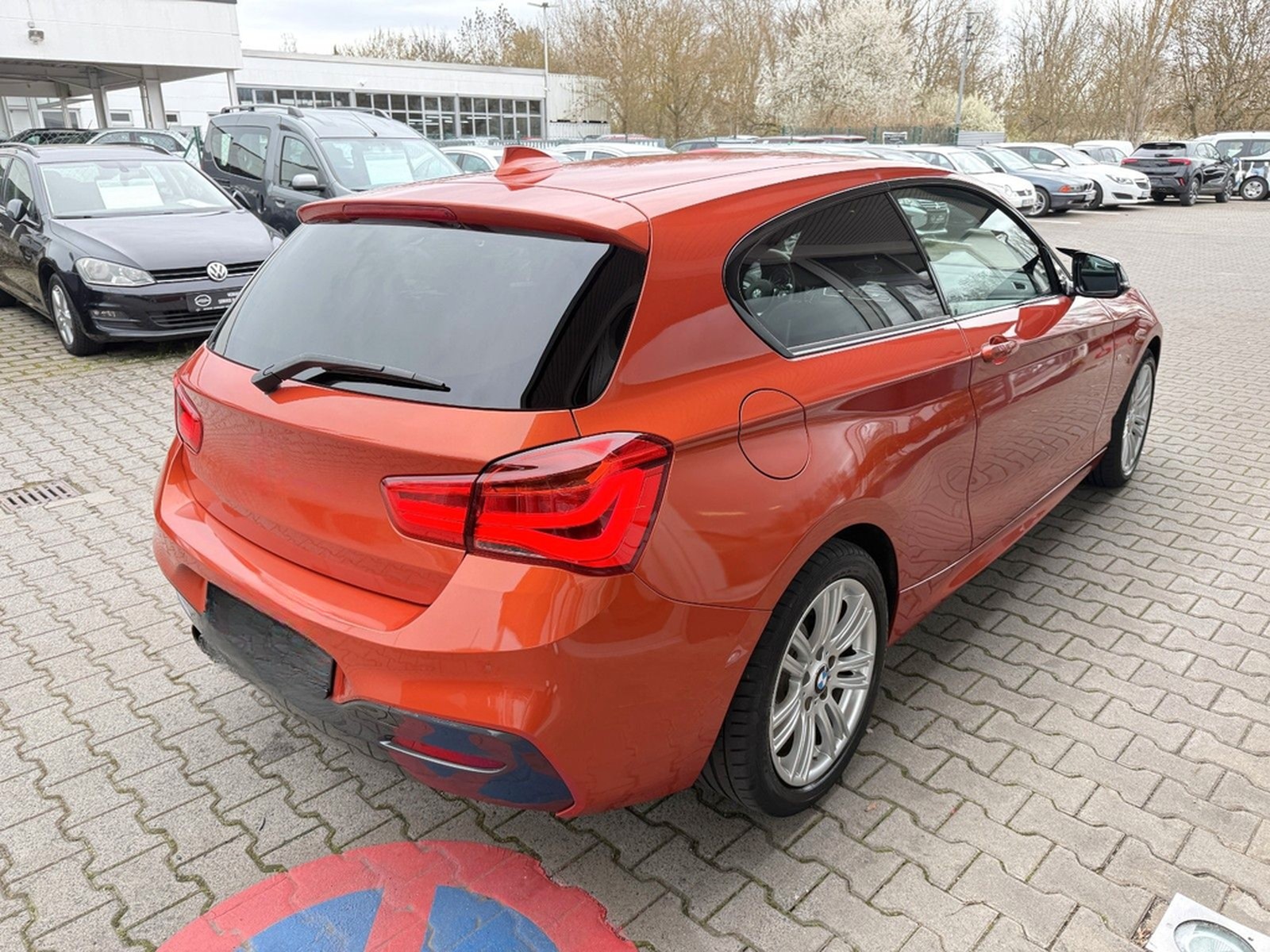 BMW 120 i Lim M Sport *1. HAND*PANO*SITZH*LED*SCHECK foto 9