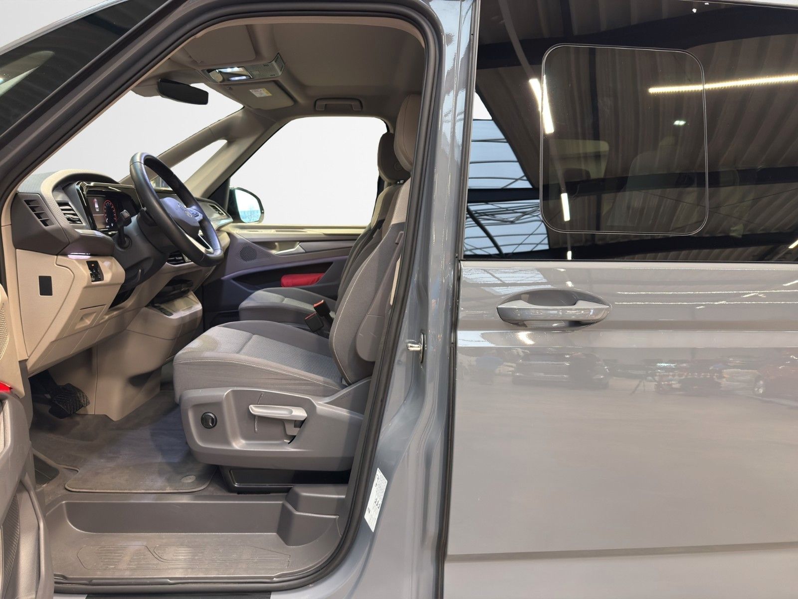 Volkswagen T7 Multivan Life RFK SHZ ACC STHZ EzOp Keyless foto 9