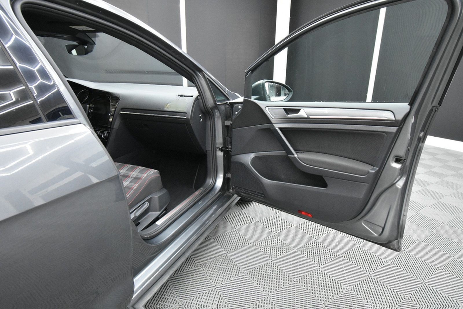 Volkswagen Golf VII Lim. GTI 275 PS LED Navi ACC DAB+ RFK foto 11