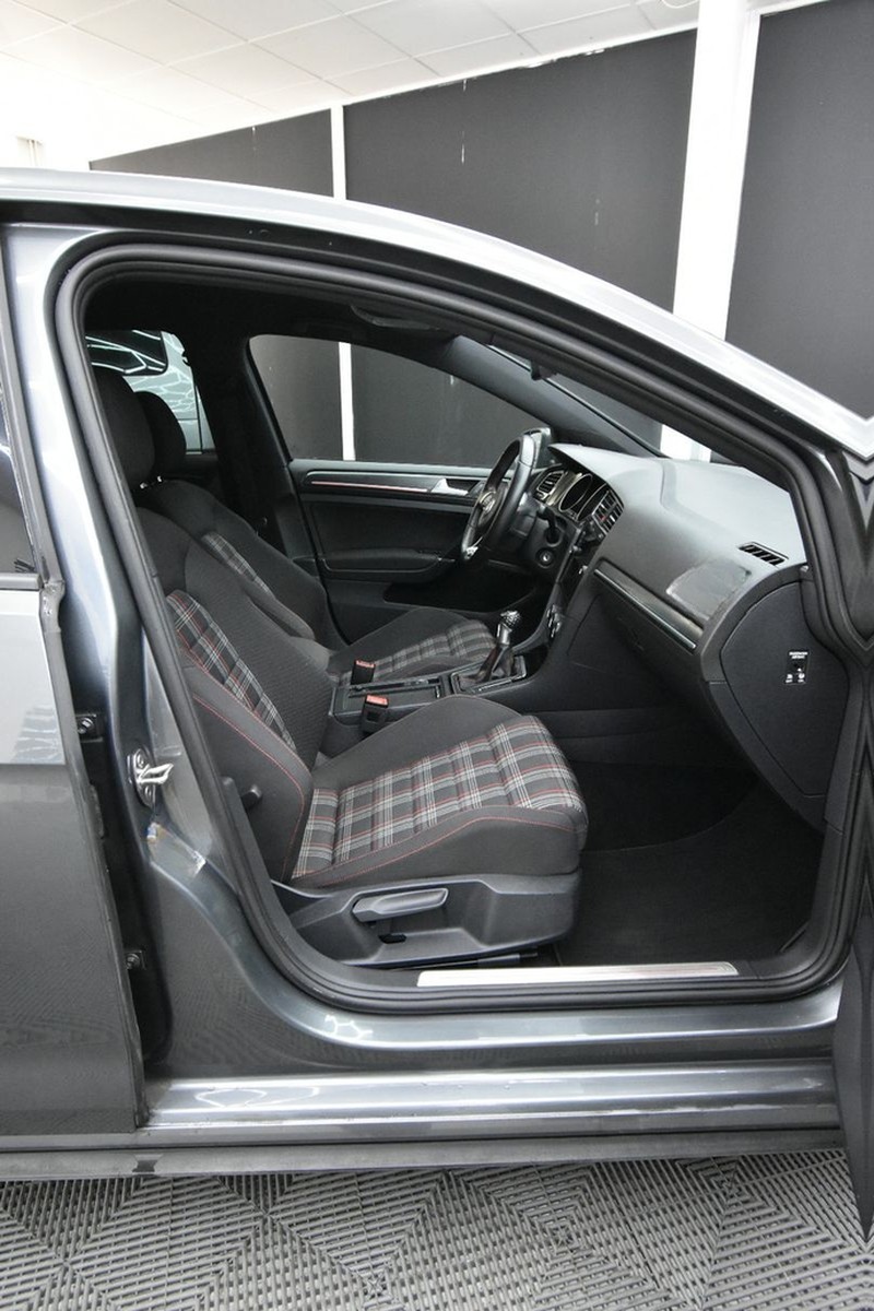 Volkswagen Golf VII Lim. GTI 275 PS LED Navi ACC DAB+ RFK foto 13