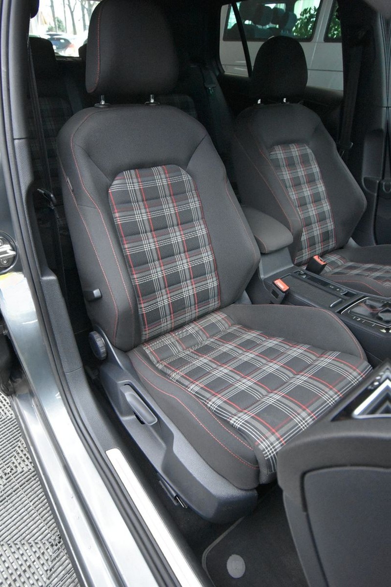 Volkswagen Golf VII Lim. GTI 275 PS LED Navi ACC DAB+ RFK foto 14