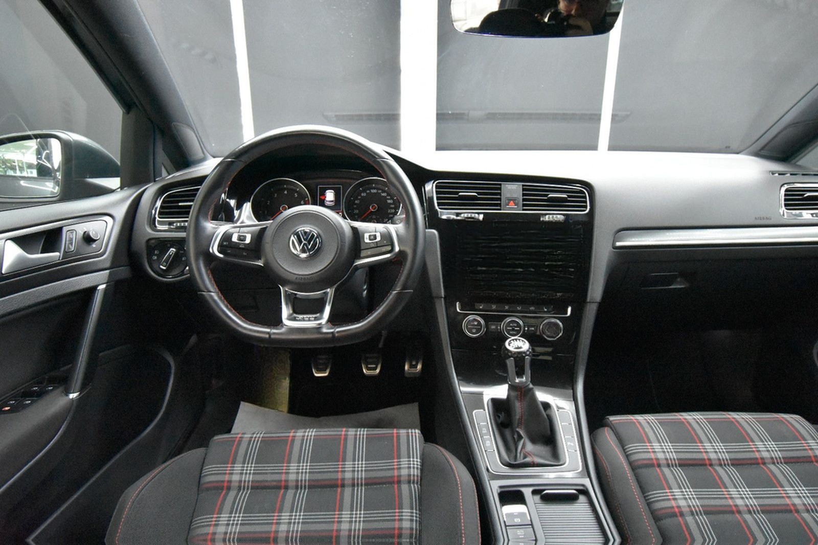 Volkswagen Golf VII Lim. GTI 275 PS LED Navi ACC DAB+ RFK foto 20
