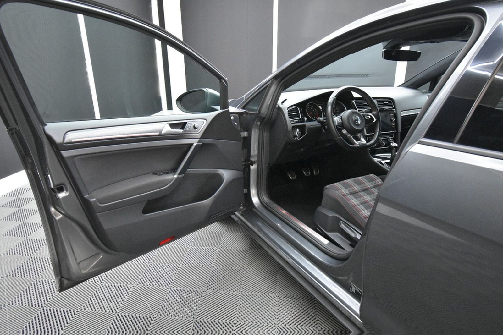 Volkswagen Golf VII Lim. GTI 275 PS LED Navi ACC DAB+ RFK foto 22