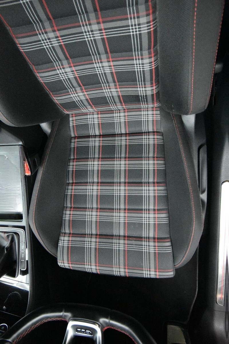 Volkswagen Golf VII Lim. GTI 275 PS LED Navi ACC DAB+ RFK foto 26
