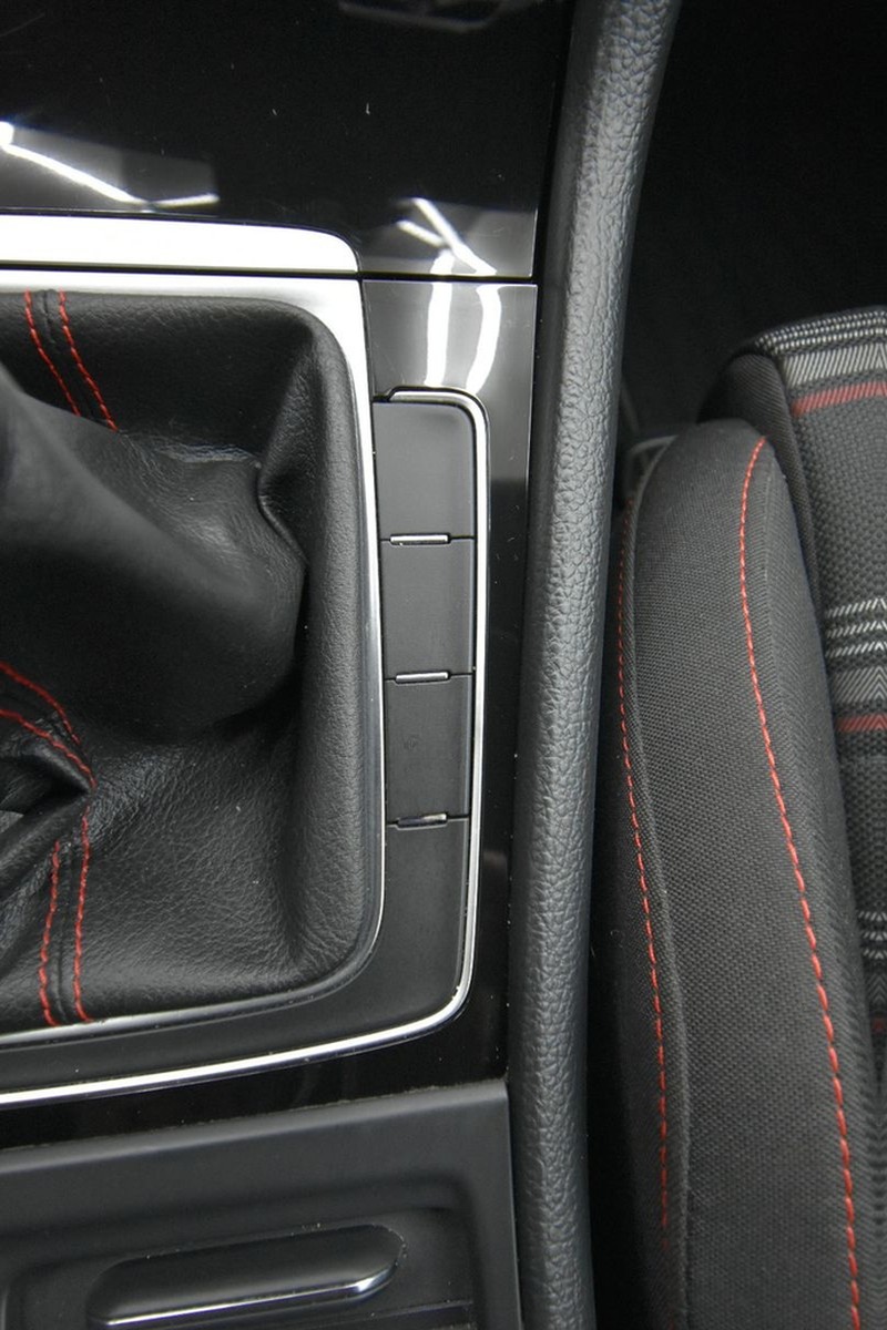 Volkswagen Golf VII Lim. GTI 275 PS LED Navi ACC DAB+ RFK foto 31
