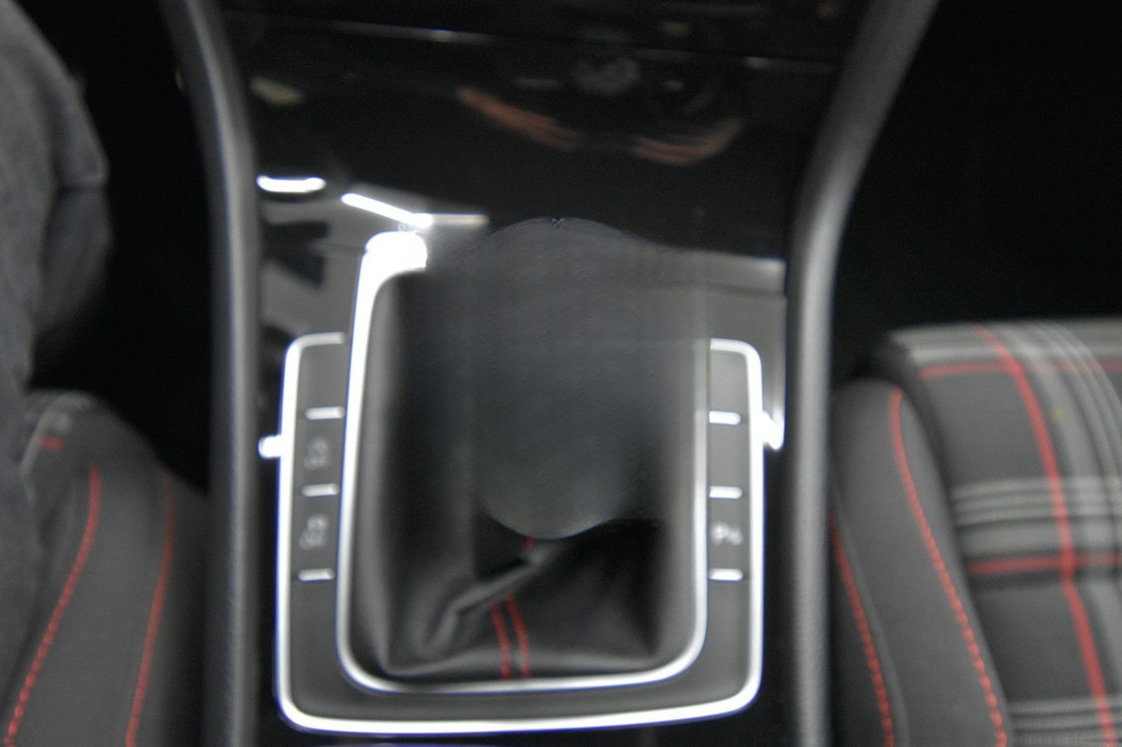 Volkswagen Golf VII Lim. GTI 275 PS LED Navi ACC DAB+ RFK foto 32