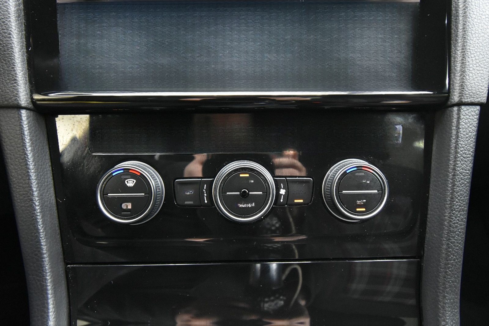 Volkswagen Golf VII Lim. GTI 275 PS LED Navi ACC DAB+ RFK foto 33