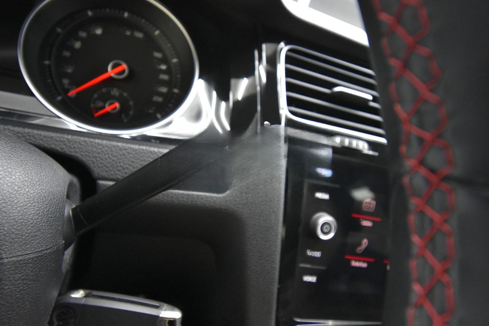 Volkswagen Golf VII Lim. GTI 275 PS LED Navi ACC DAB+ RFK foto 41