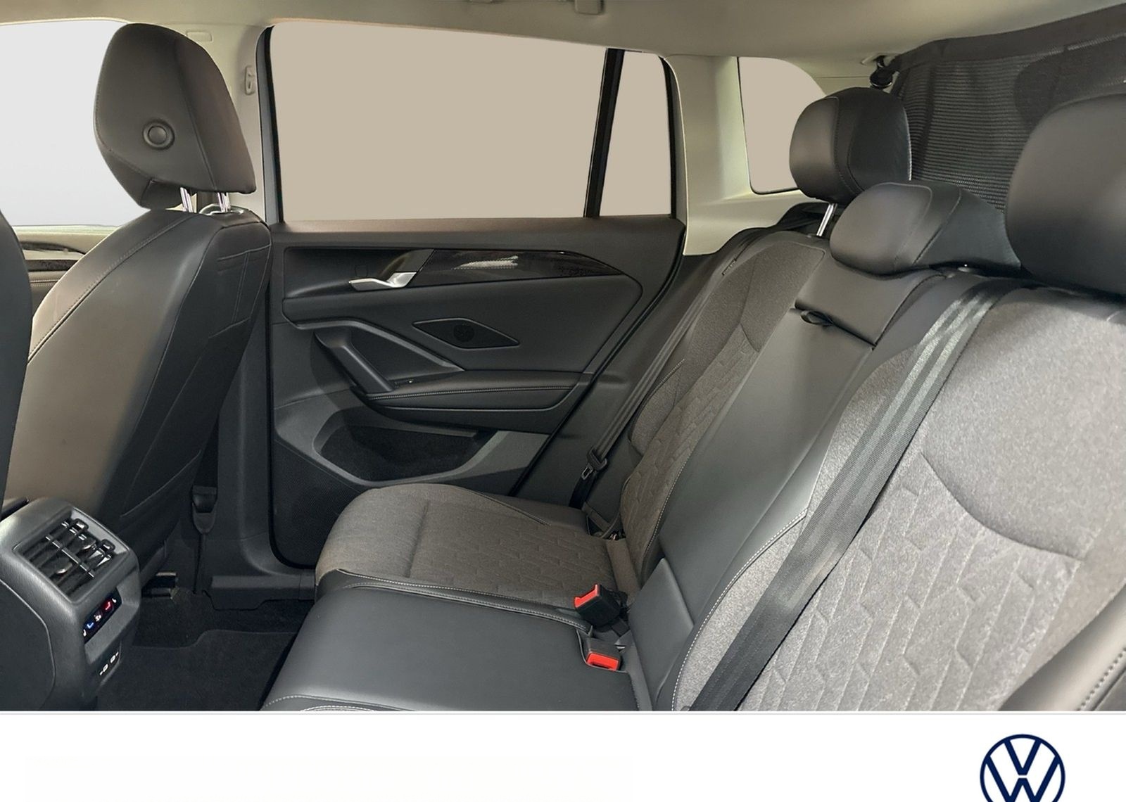 Volkswagen Tiguan 1.5 HYBRID LIFE AHK 360°CAM ACC LM18 NAVI foto 9