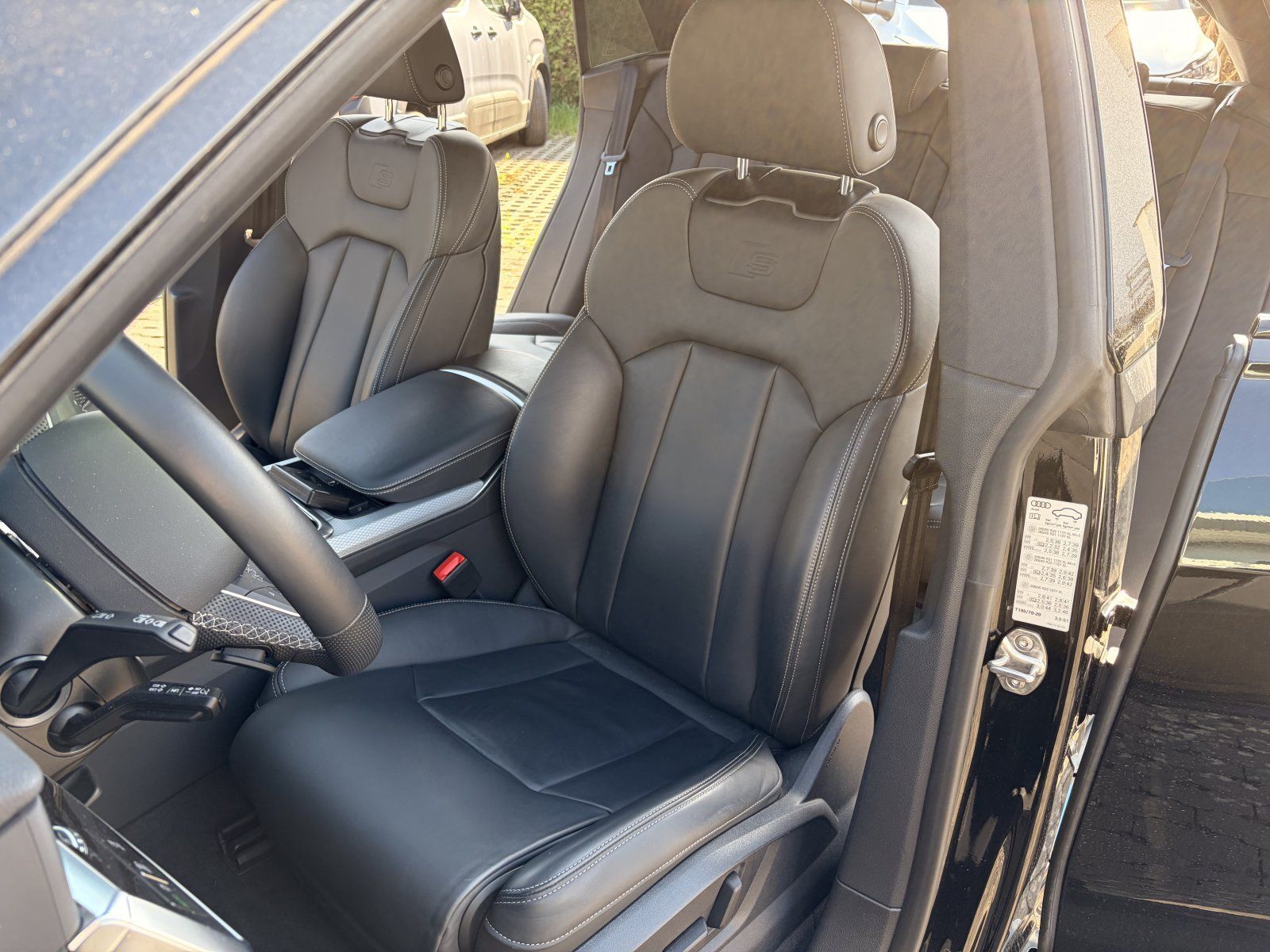 Audi SQ8 4.0 V8 Black in Black mit neuen 23 Zoll, Pan foto 12