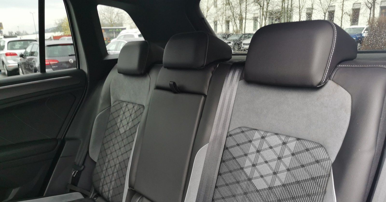 Volkswagen Tiguan R-Line 1.4 eHybr. IQ.Light RearView DCC A foto 13