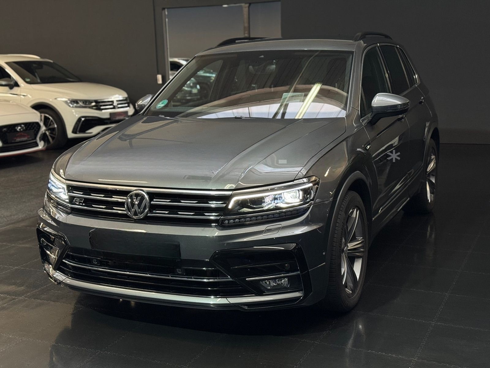Volkswagen Tiguan R-Line/DSG/Navi/Virtual/Headup/Kamera/Shz foto 2