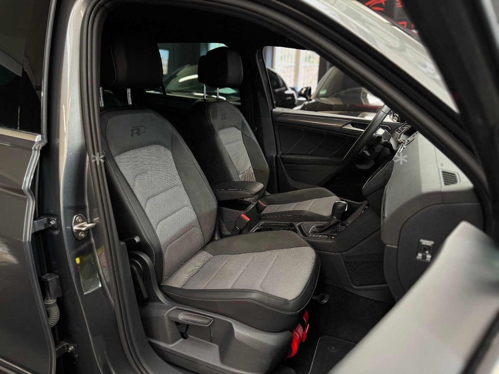 Volkswagen Tiguan R-Line/DSG/Navi/Virtual/Headup/Kamera/Shz foto 14