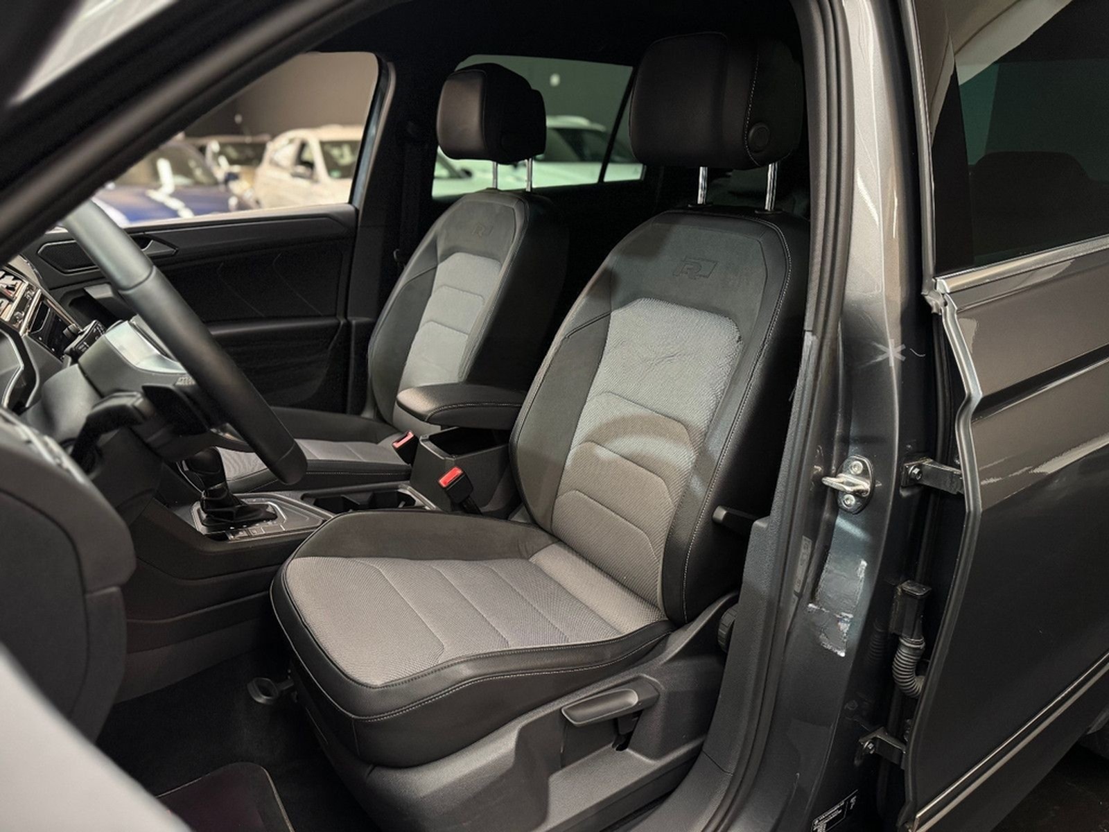 Volkswagen Tiguan R-Line/DSG/Navi/Virtual/Headup/Kamera/Shz foto 16