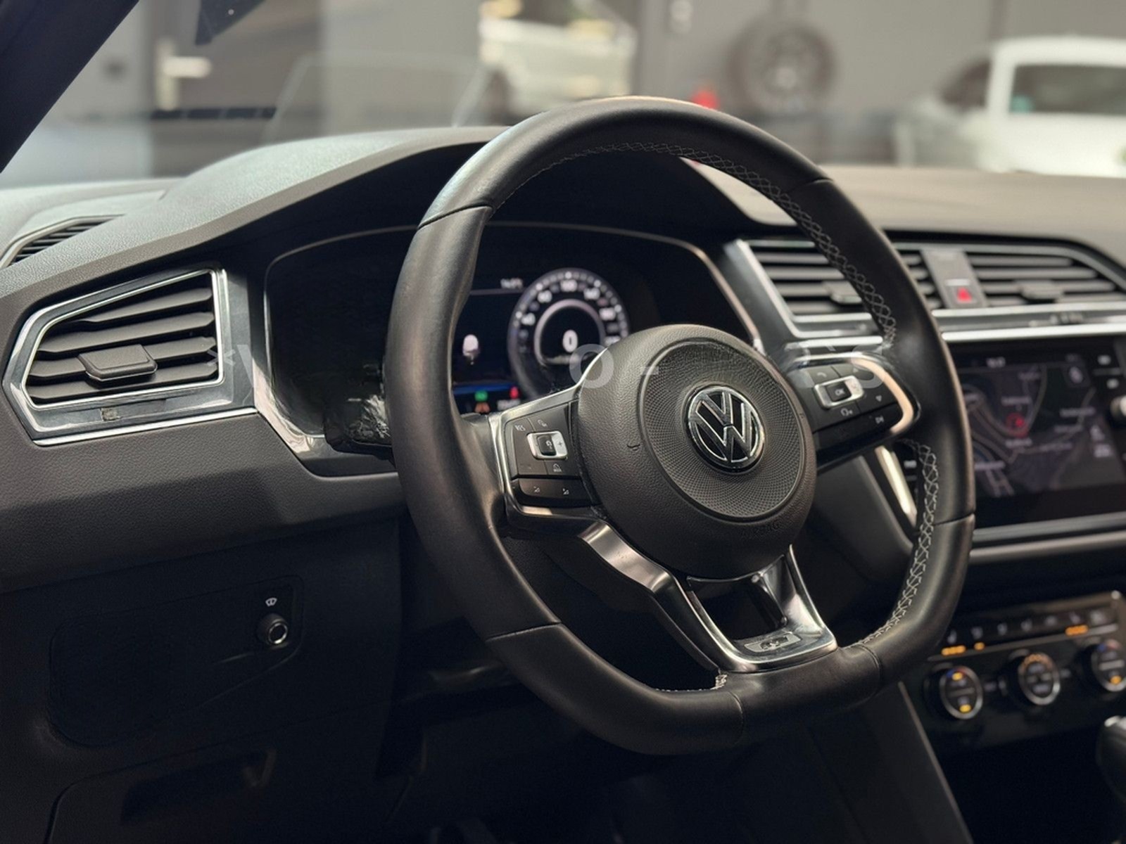 Volkswagen Tiguan R-Line/DSG/Navi/Virtual/Headup/Kamera/Shz foto 17