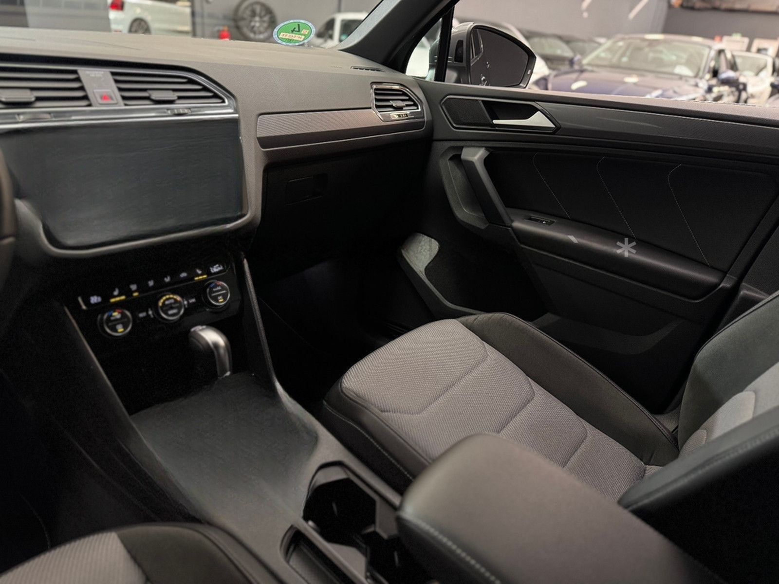 Volkswagen Tiguan R-Line/DSG/Navi/Virtual/Headup/Kamera/Shz foto 18