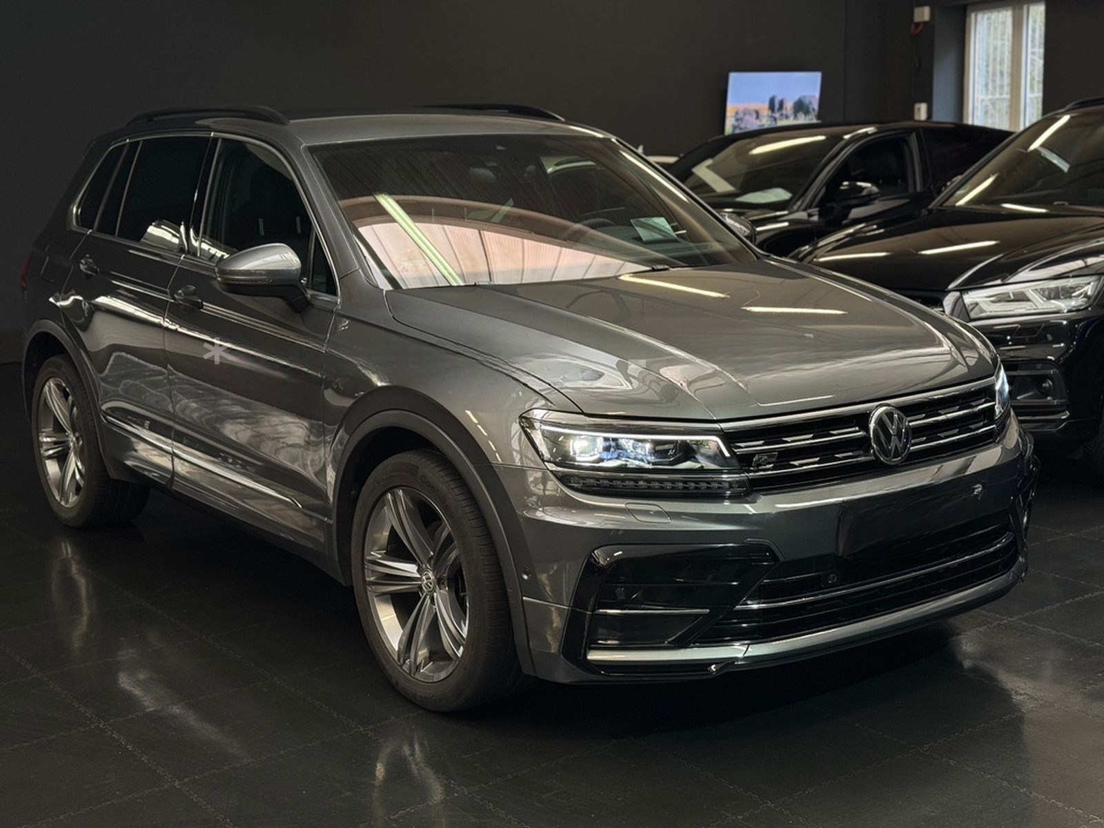 Volkswagen Tiguan R-Line/DSG/Navi/Virtual/Headup/Kamera/Shz foto 4