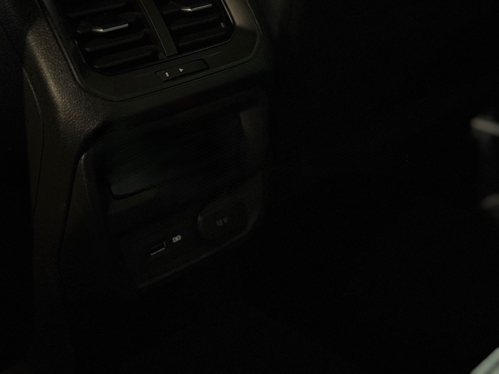 Volkswagen Tiguan R-Line/DSG/Navi/Virtual/Headup/Kamera/Shz foto 44