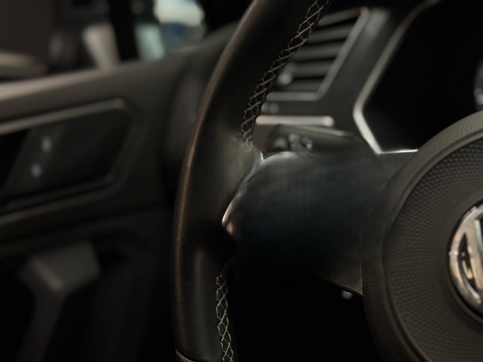 Volkswagen Tiguan R-Line/DSG/Navi/Virtual/Headup/Kamera/Shz foto 47