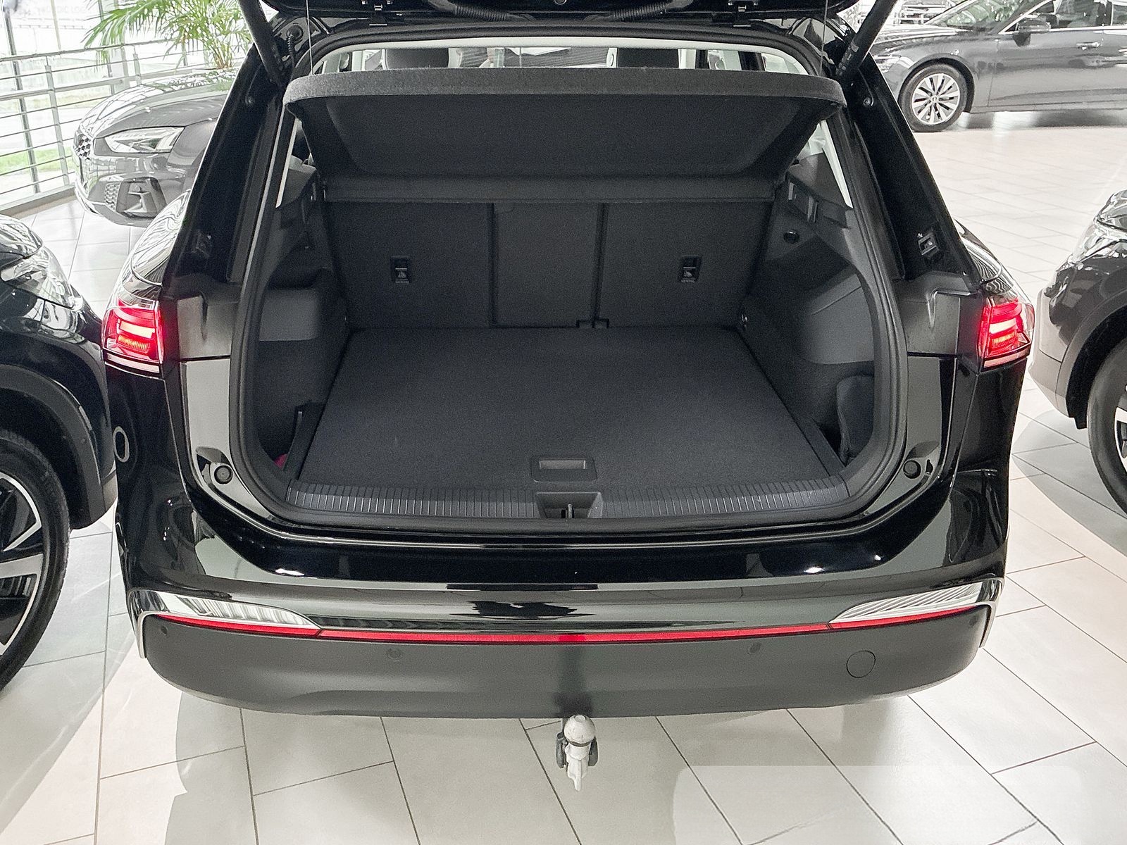Volkswagen Tiguan 2.0 TDI Elegance DSG AHK PANO STANDHZ ACC foto 12