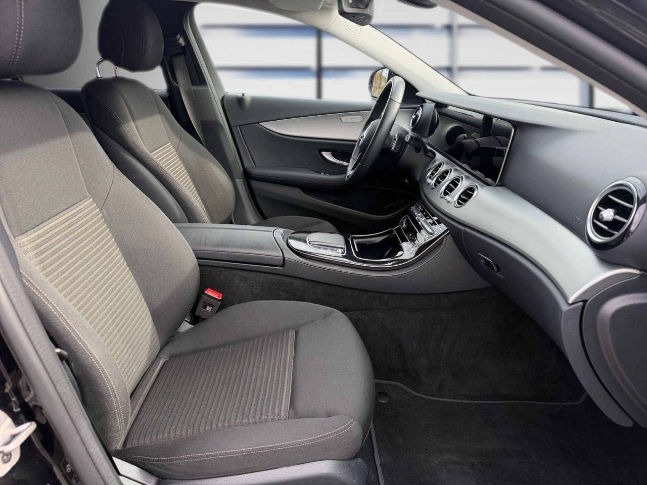 Mercedes-Benz E 220 d 4M T AVANTGARDE+ALLRAD+CARPLAY+KAMERA+ foto 11