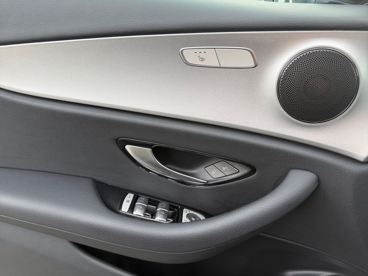 Mercedes-Benz E 220 d 4M T AVANTGARDE+ALLRAD+CARPLAY+KAMERA+ foto 14