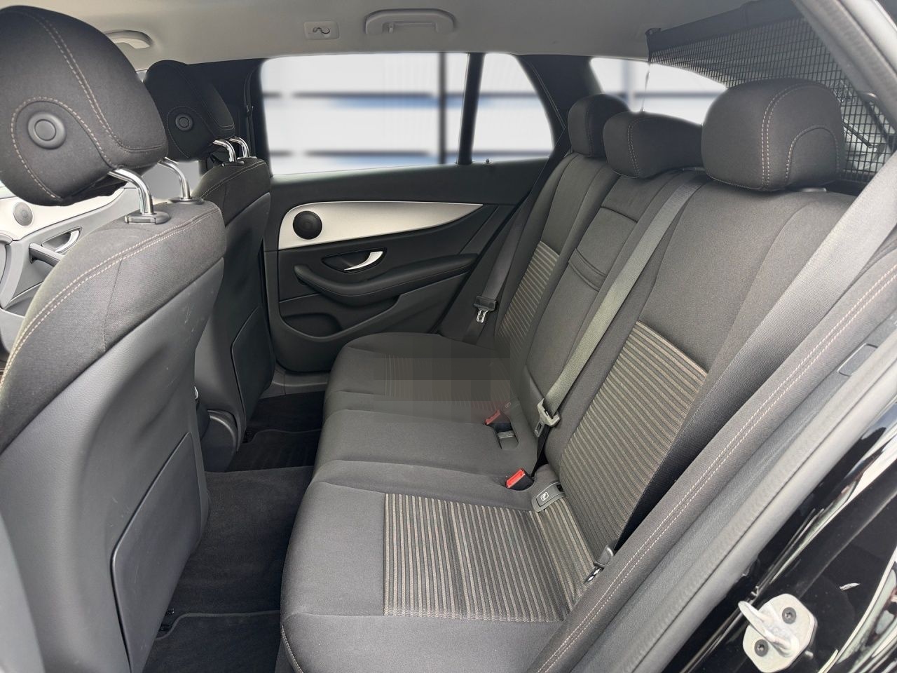 Mercedes-Benz E 220 d 4M T AVANTGARDE+ALLRAD+CARPLAY+KAMERA+ foto 6