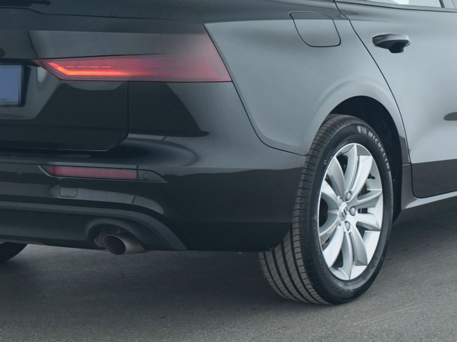 Volvo V60 Momentum Core Kamera|LED|Tempomat|Klima foto 15